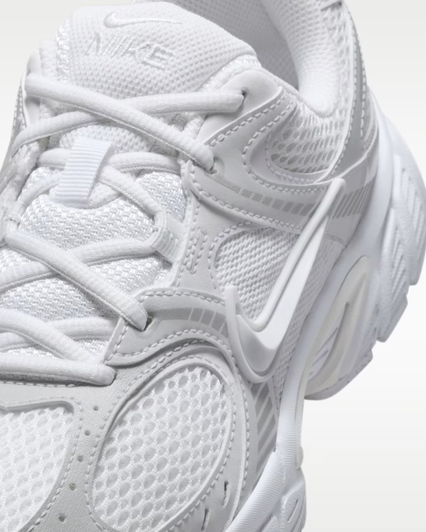 Nike V5 RNR - modne sneakersy „Phantom” na wiosnę 2026