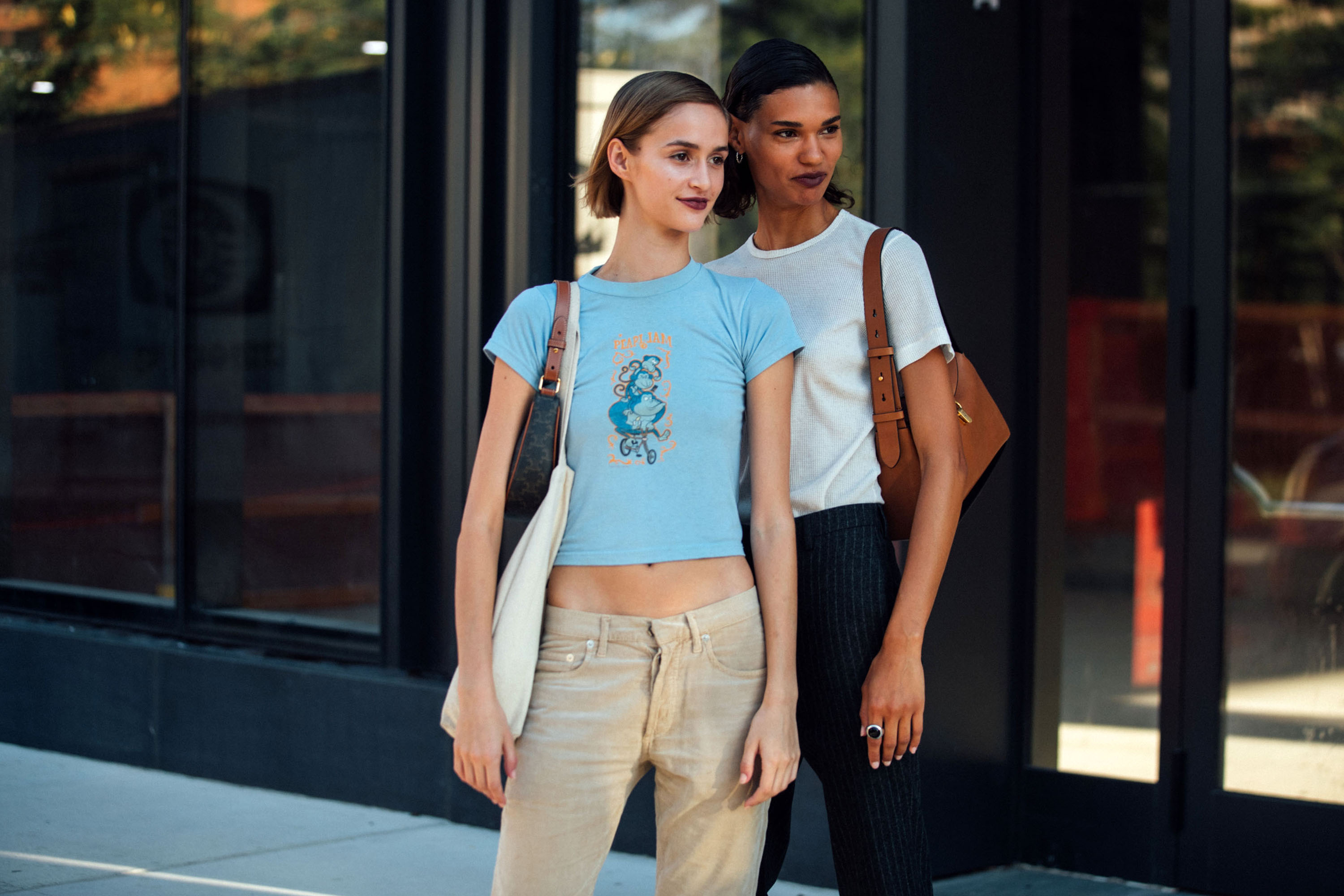 Baby tee – jak nosić trend 2026