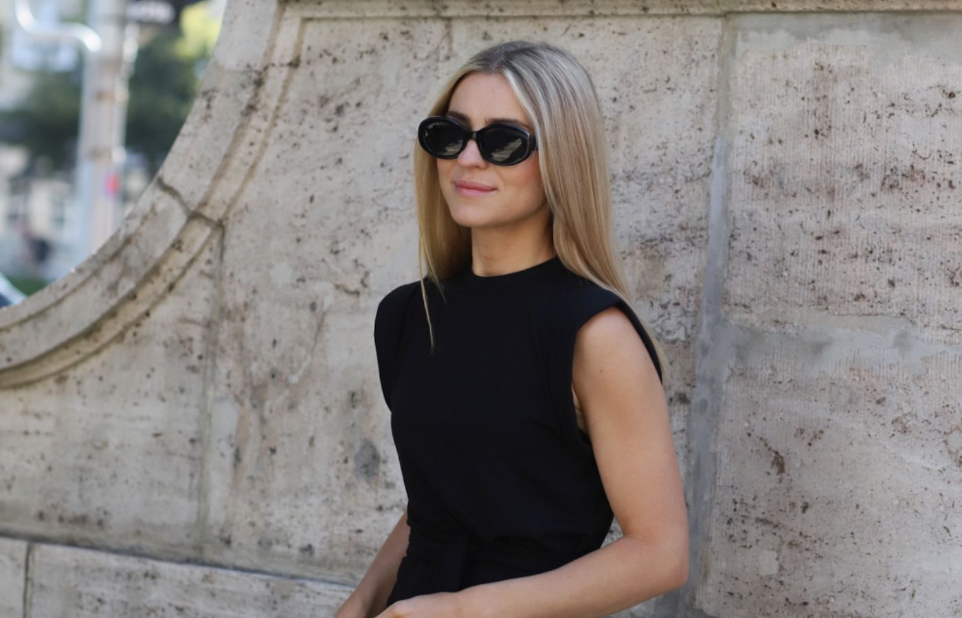 Black maxi dress na lato 2026
