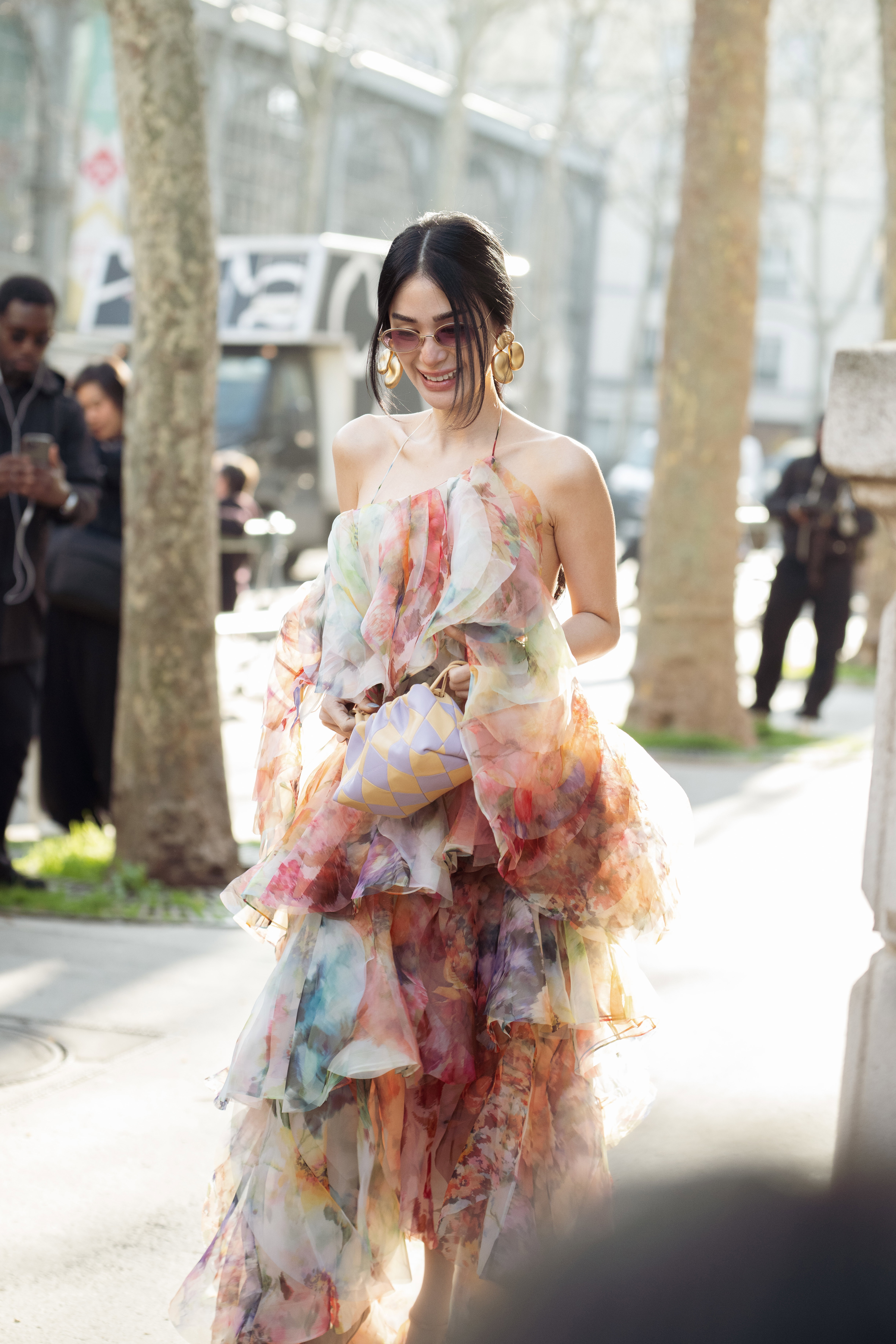 Sukienka boho z falbanami H&amp;M – trend 2026