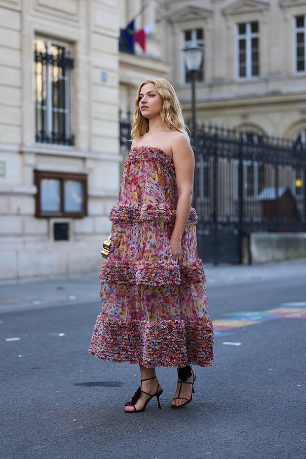 Sukienka boho z falbanami H&M – trend 2026