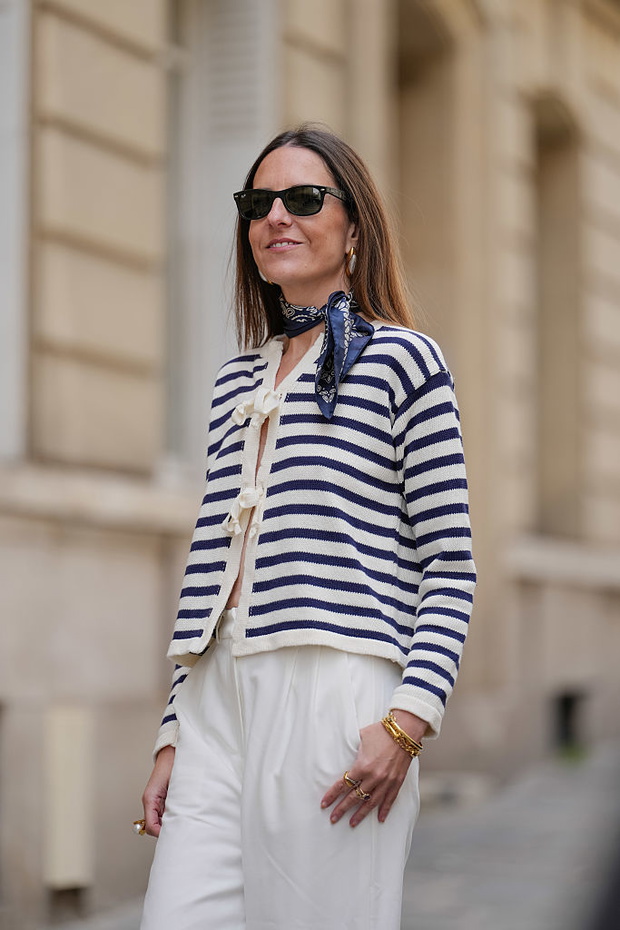 Bandana przy szyi – trend French girl 2026