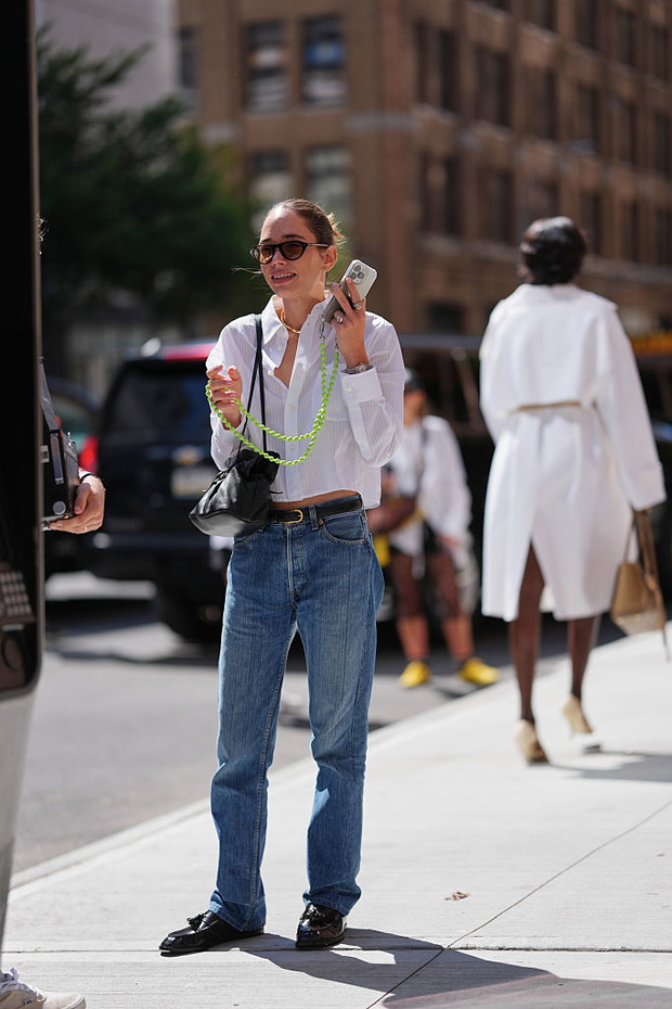 „Straight cropped jeans” wracają na lato 2026. To hit do balerin