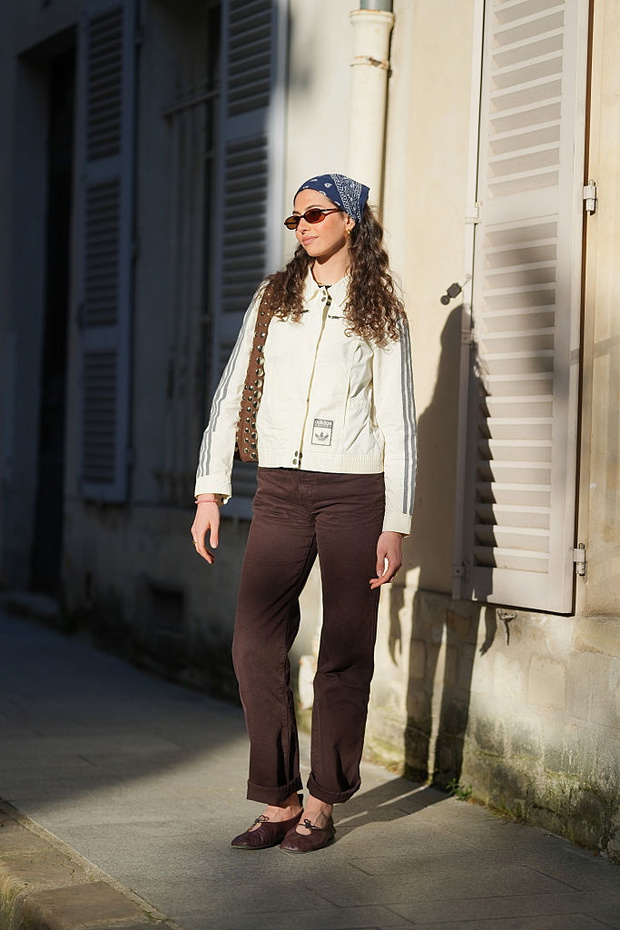 Bandana przy szyi – trend French girl 2026
