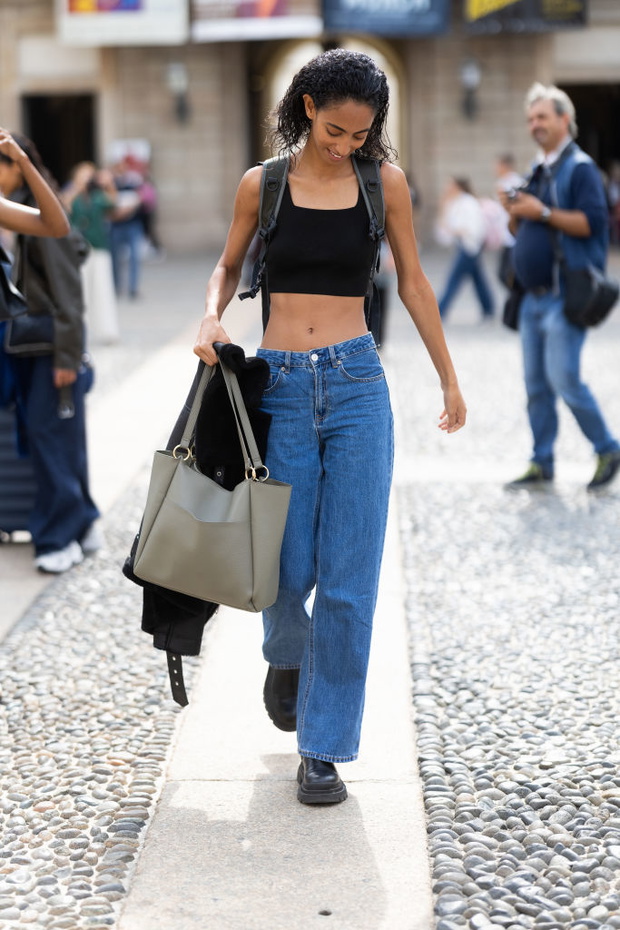 „Straight cropped jeans” wracają na lato 2026. To hit do balerin