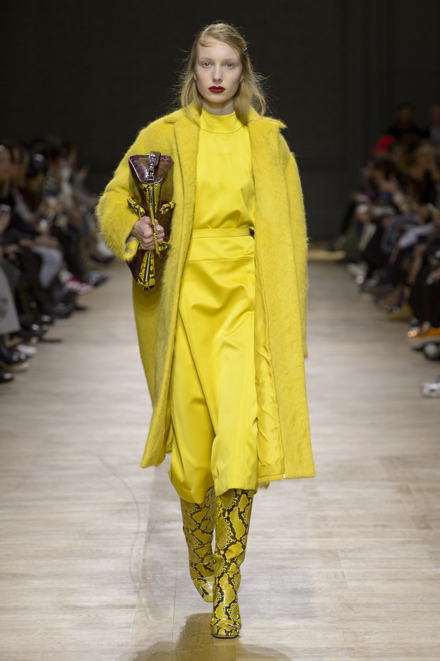 One colour look