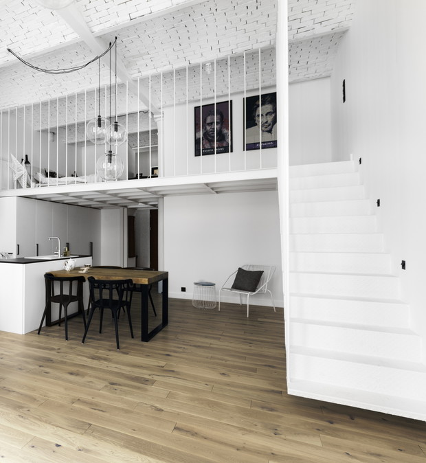 Wnętrze tygodnia: loft cały w bieli