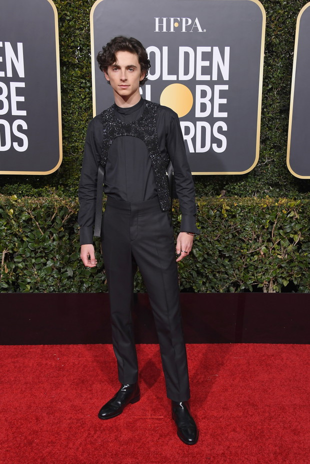 Złote Globy 2019: Timothee Chalamet w stylizacji Louis Vuitton