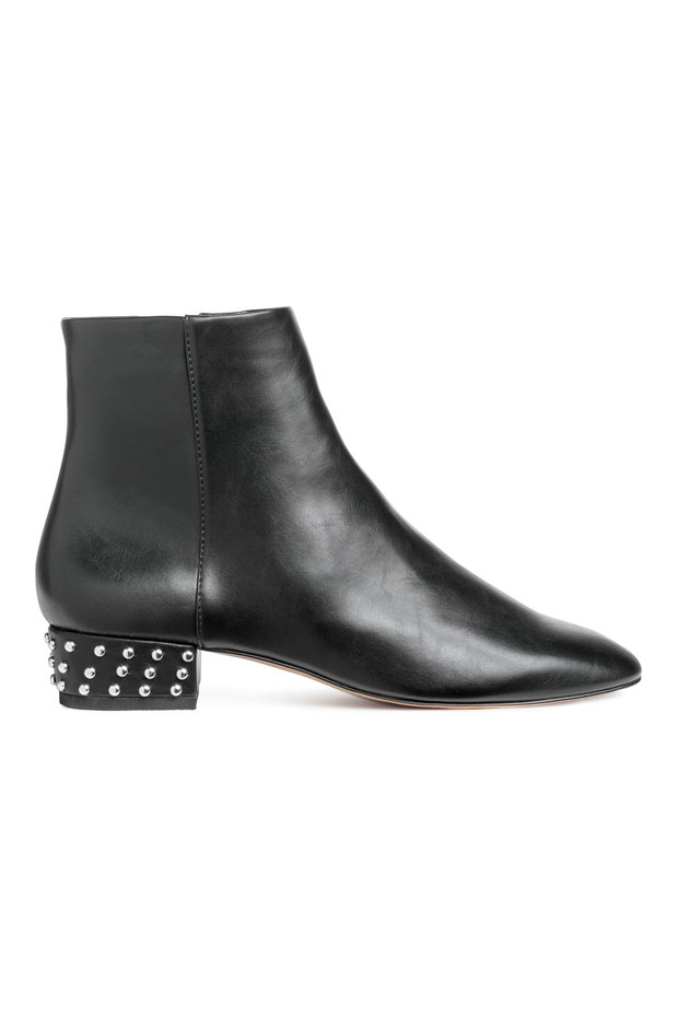 H&M, botki z ćwiekami, 149,90 zł
