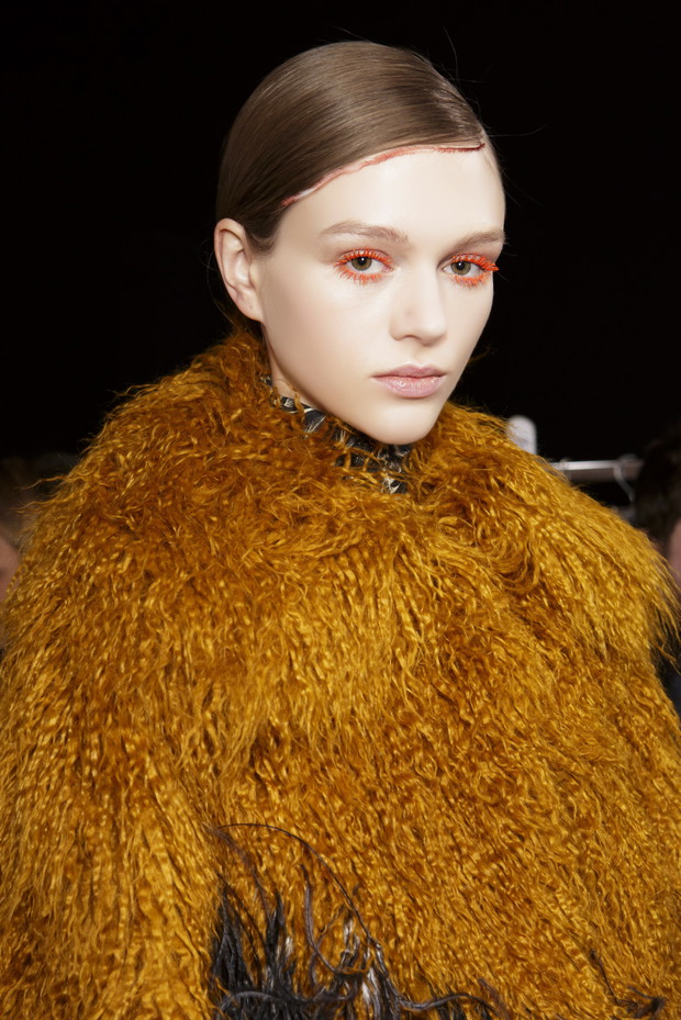 Makijaże na jesień-zima 2018/2019: pastele, Dries Van Noten