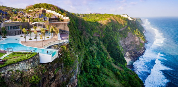 Basen ze szklanym dnem na Bali