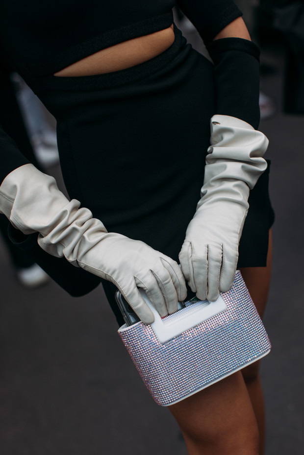 Torebki, buty i dodatki - street style z Paryża