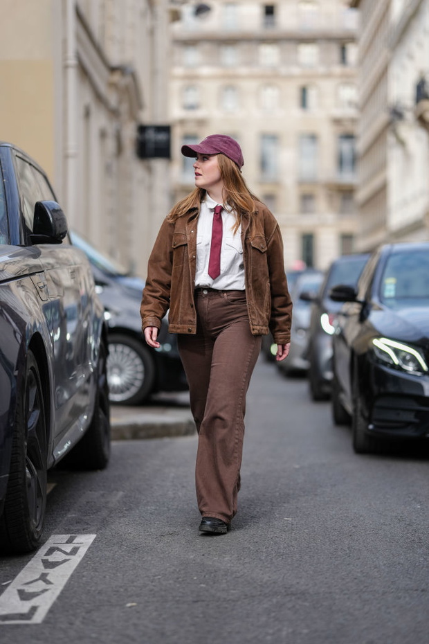 Street Style - Paris Fashion Week - Womenswear Fall/Winter 2025/2026 - Day Five