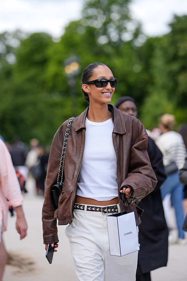 Street Style - Paris Fashion Week - Haute Couture Fall/Winter 2025/2026 - Day Two