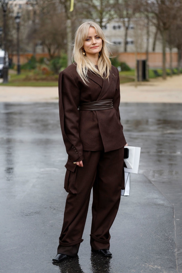 Street Style - Paris Fashion Week - Haute Couture Spring-Summer 2025 - Day Two