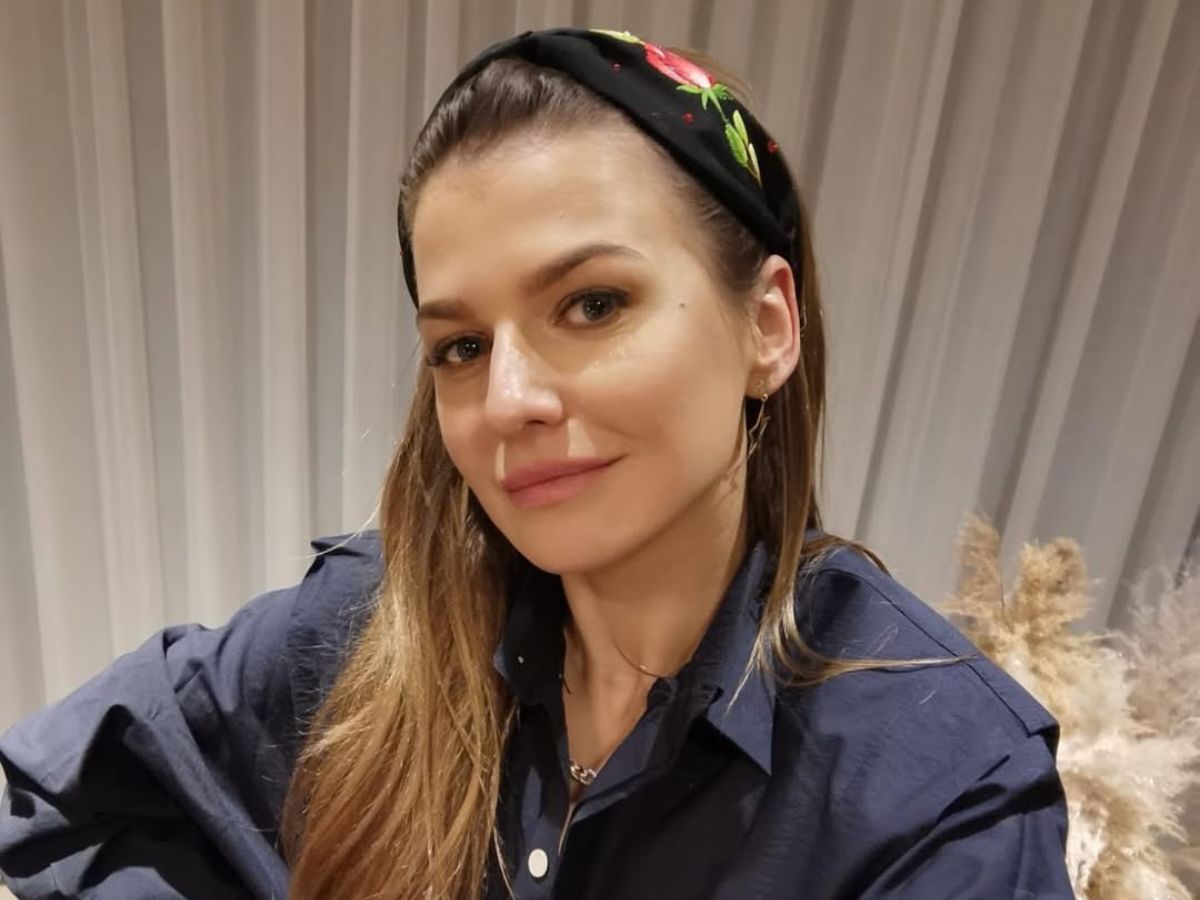Anna Lewandowska w mini spódniczce