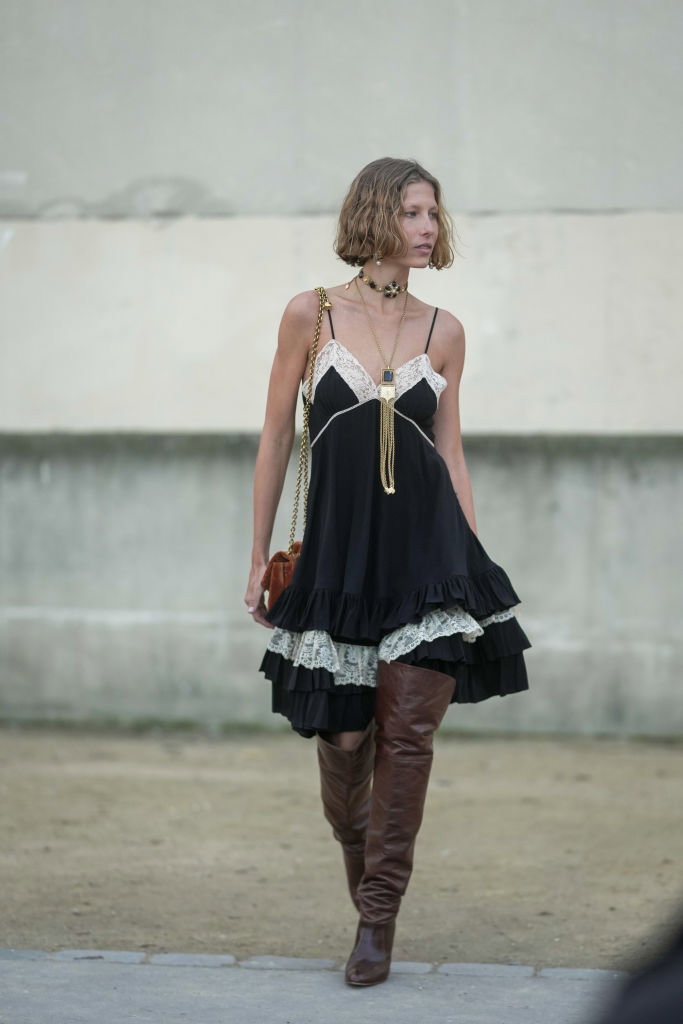 Chloé: Outside Arrivals - Paris Fashion Week - Womenswear Fall/Winter 2025-2026