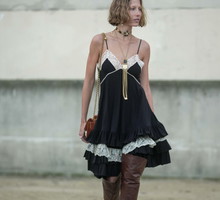 Chloé: Outside Arrivals - Paris Fashion Week - Womenswear Fall/Winter 2025-2026