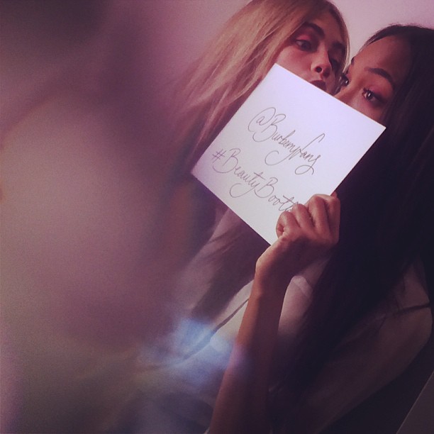 Backstage pokazu Burberry wiosna-lato 2014