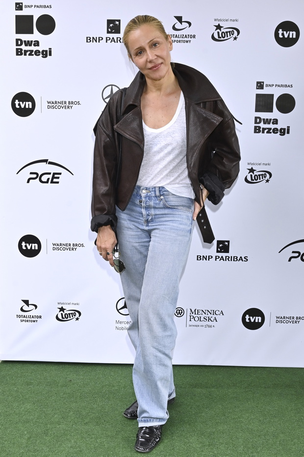 kasia warnke nosi loose jeans z szeroką kurtką