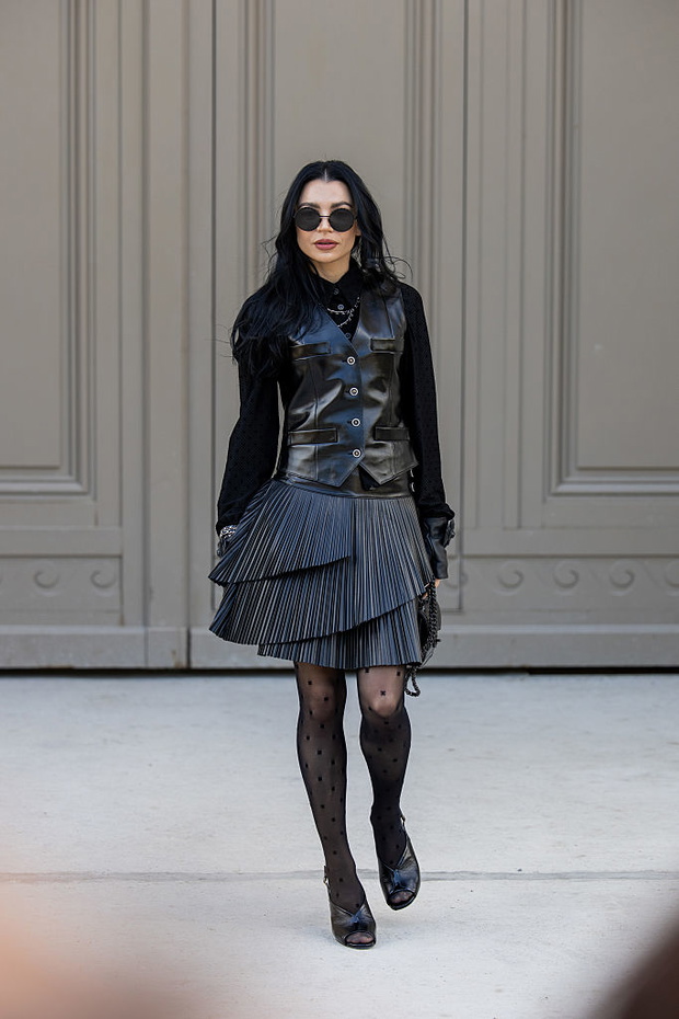 Street Style - Paris Fashion Week - Haute Couture Fall/Winter 2025/2026 - Day Two