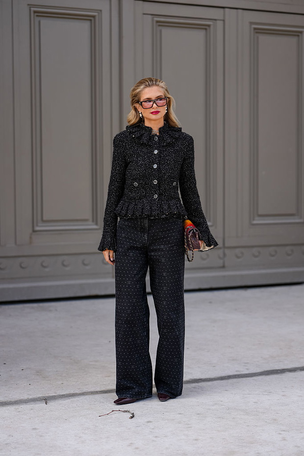 Loose jeans street style