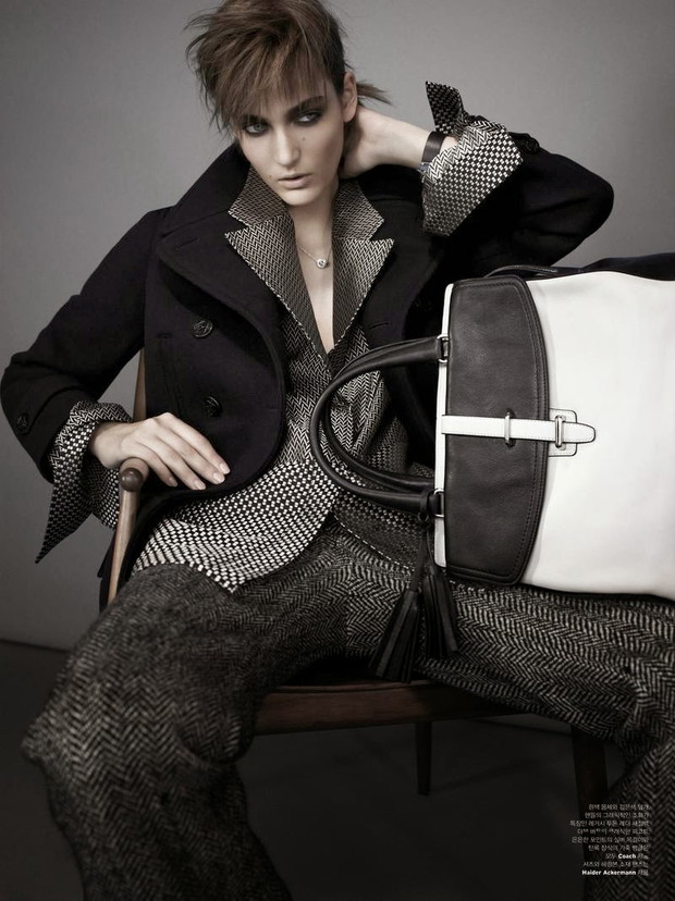 Mroczna Zuzanna Bijoch w sesji dla W Korea