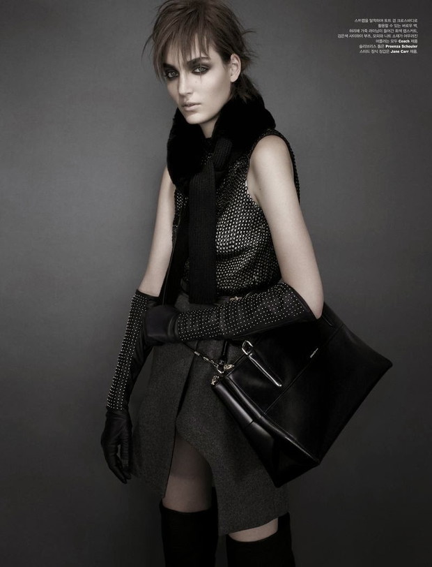 Mroczna Zuzanna Bijoch w sesji dla W Korea