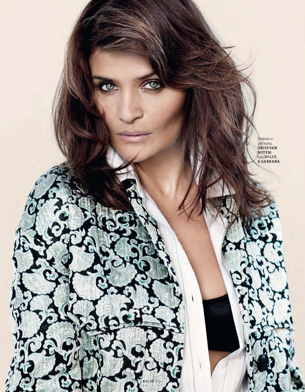 Piękna Helena Christensen w grudniowym numerze ELLE Ukraine