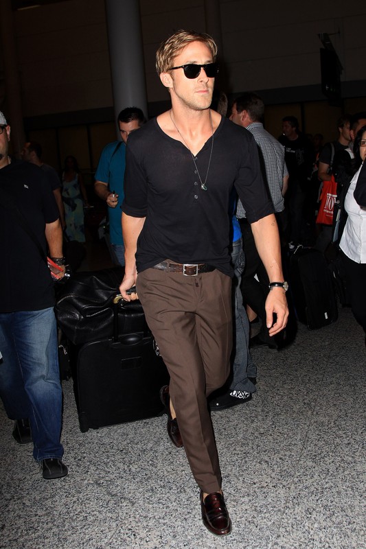 Ryan Gosling na lotnisku w Toronto w 2011 roku, fot. East News