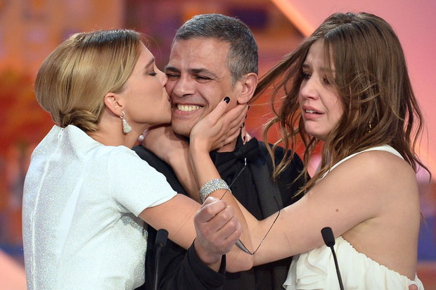 Wręczenie Złotej Palmy 2013 dla filmu Życie Adeli. Rozdział 1 i 2: Léa Seydoux, Abdellatif Kechiche i Adèle Exarchopoulos, fot. East News