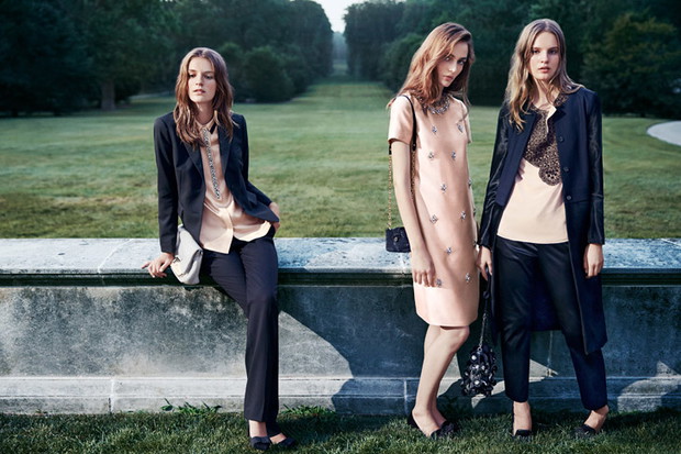 Zuzanna Bijoch w kampanii świątecznej Tory Burch