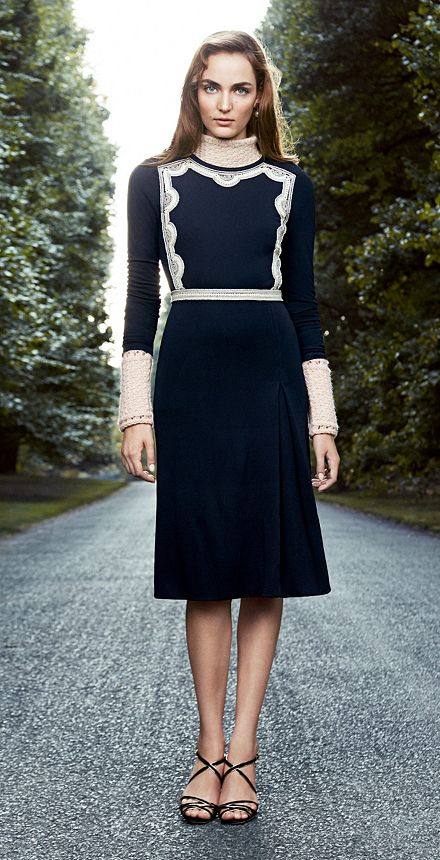 Zuzanna Bijoch w kampanii świątecznej Tory Burch