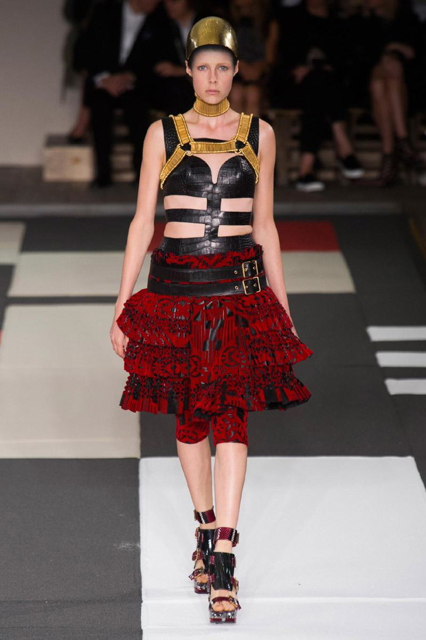 Edie Campbell modelką roku - rewolucja w modelingu trwa?