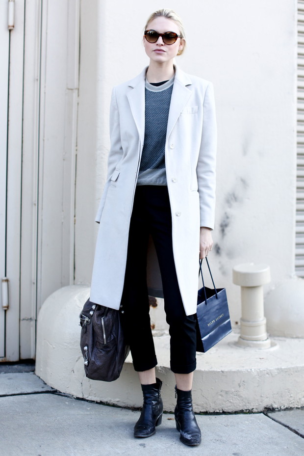Street fashion: jak nosić płaszcz?