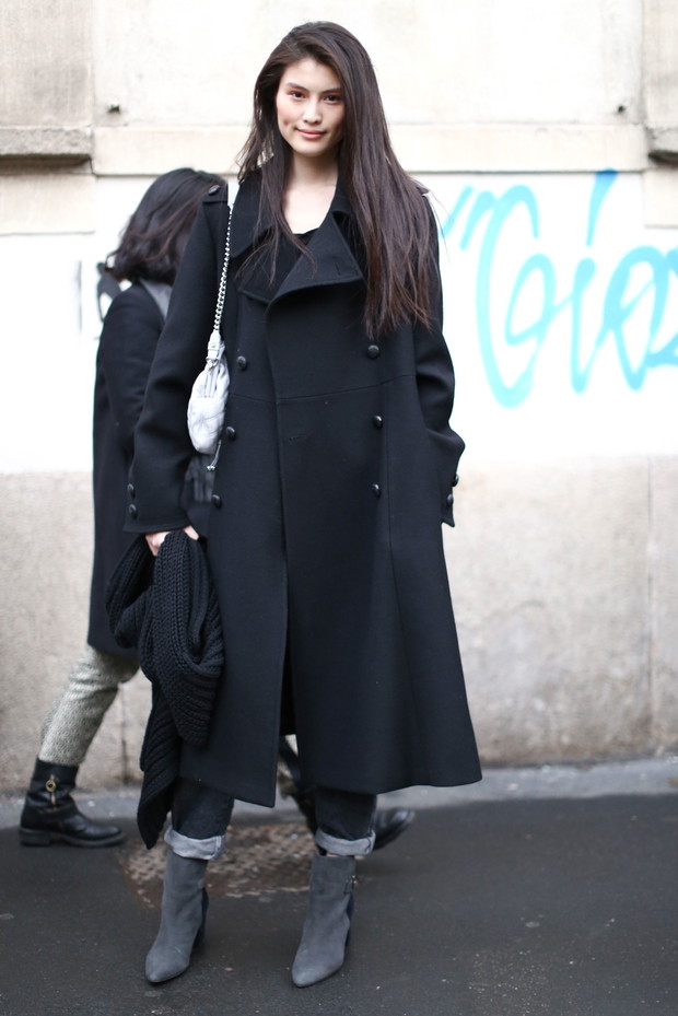 Street fashion: jak nosić płaszcz?