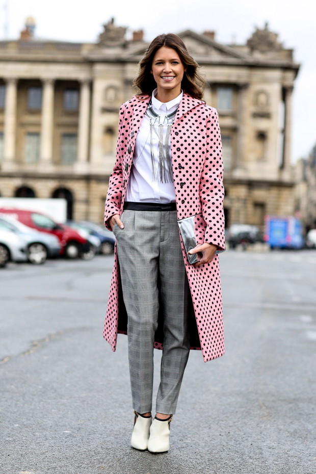 Street fashion: różowy płaszcz