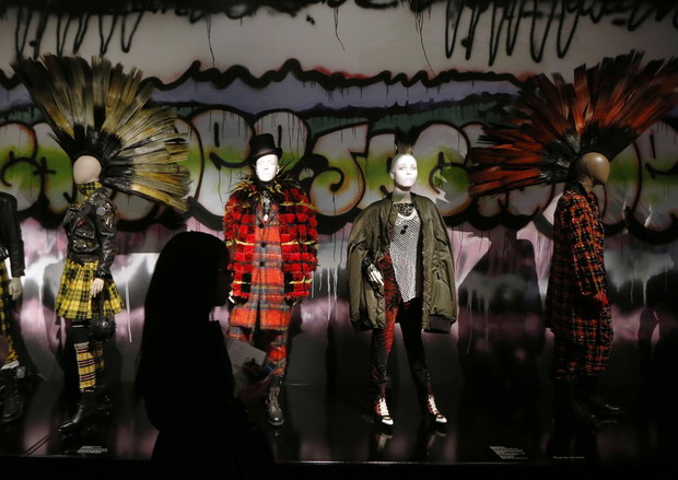 The Fashion World of Jean Paul Gaultier w Barbican Art Gallery