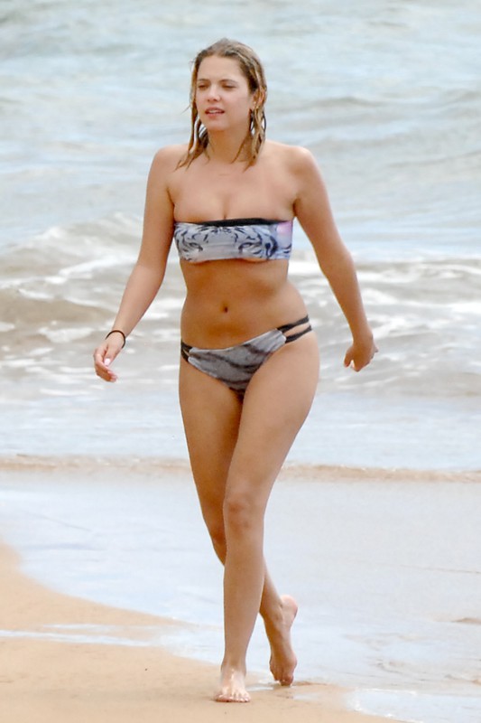 Gwiazdy na plaży. Jak prezentują się w bikini?