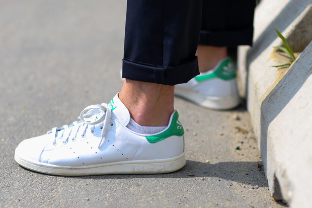 Białe buty - street fashion