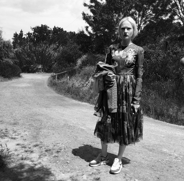 Kulisy sesji ELLE z Mają Salamon