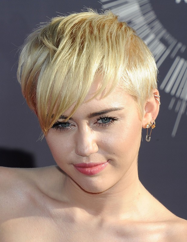 MTV Video Music Awards 2014: fryzury i makijaż gwiazd