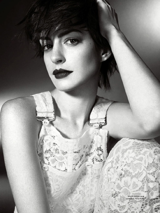 Anne Hathaway w listopadowym ELLE UK