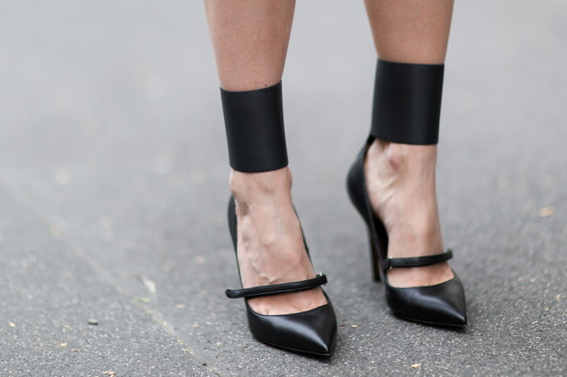 Street fashion: buty i akcesoria gości na pokazach FW SS15