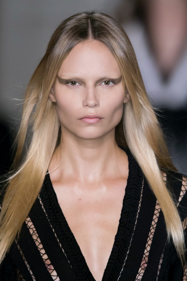 Prosto z wybiegu: blond. Jak go nosić?
