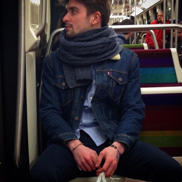 Instagram: przystojni Francuzi w metrze