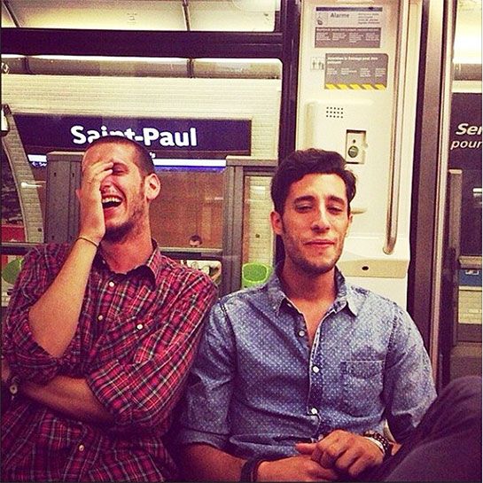 Instagram: przystojni Francuzi w metrze