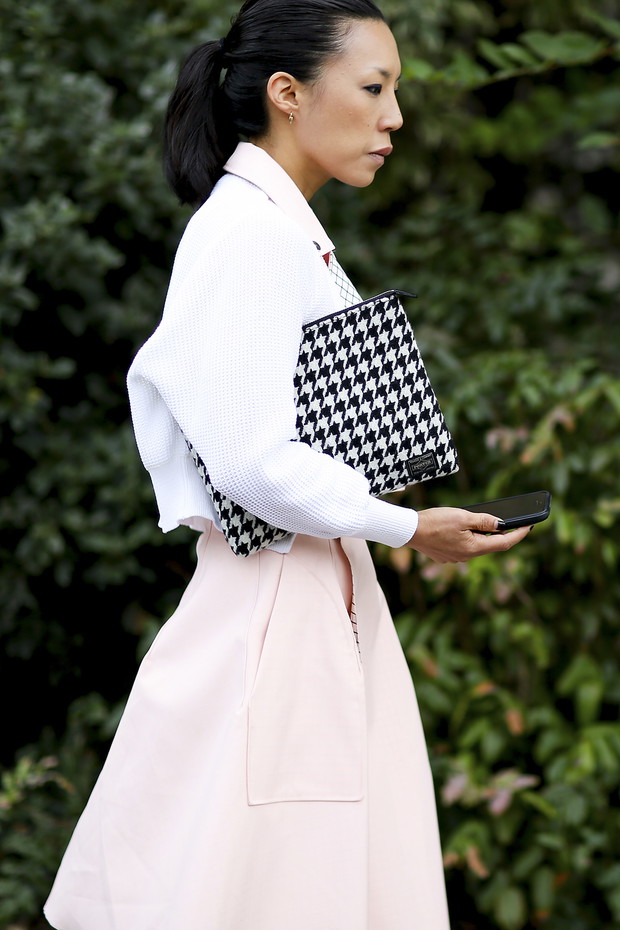 Street fashion wiosna-lato 2015: biel