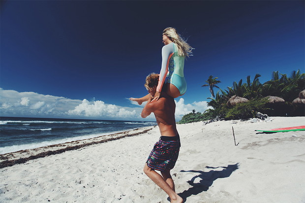 Alexis Ren i Jay Alvarrez dla Pull & Bear Let