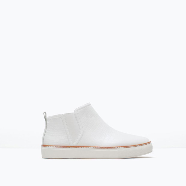 Modne buty na lato: trampki typu slip on